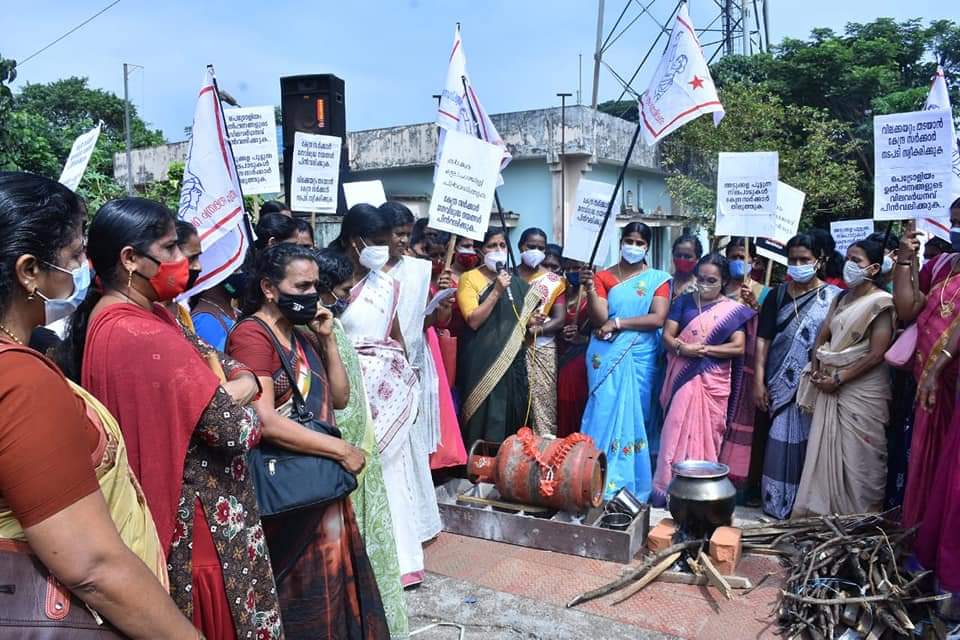 THOUSANDS OF WOMEN FIGHT PRICE RISE WITH THE SLOGAN –  DON’T CLOSE DOWN OUR KITCHENS!